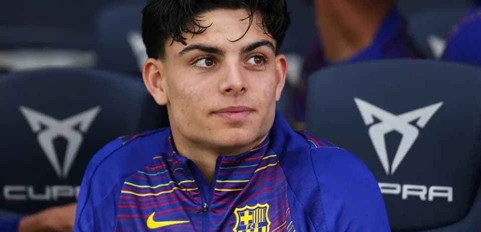 Jugador de FC Barcelona sentado en el banquillo