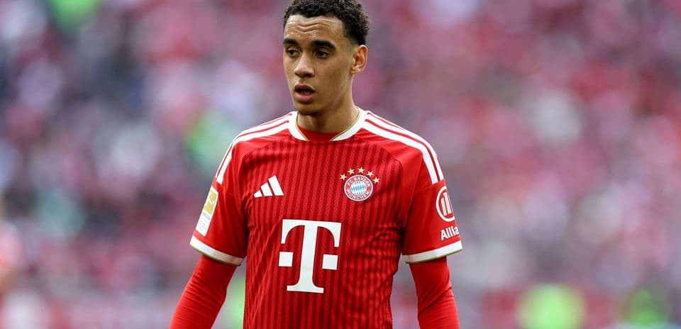 Jugador de Bayern Múnich en el campo durante el partido