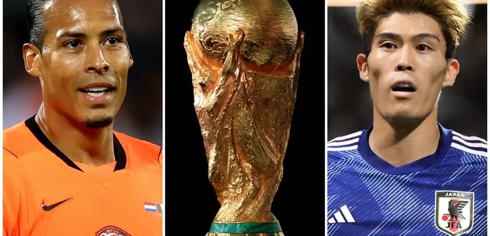Virgil van Dijk y jugador japonés con el trofeo