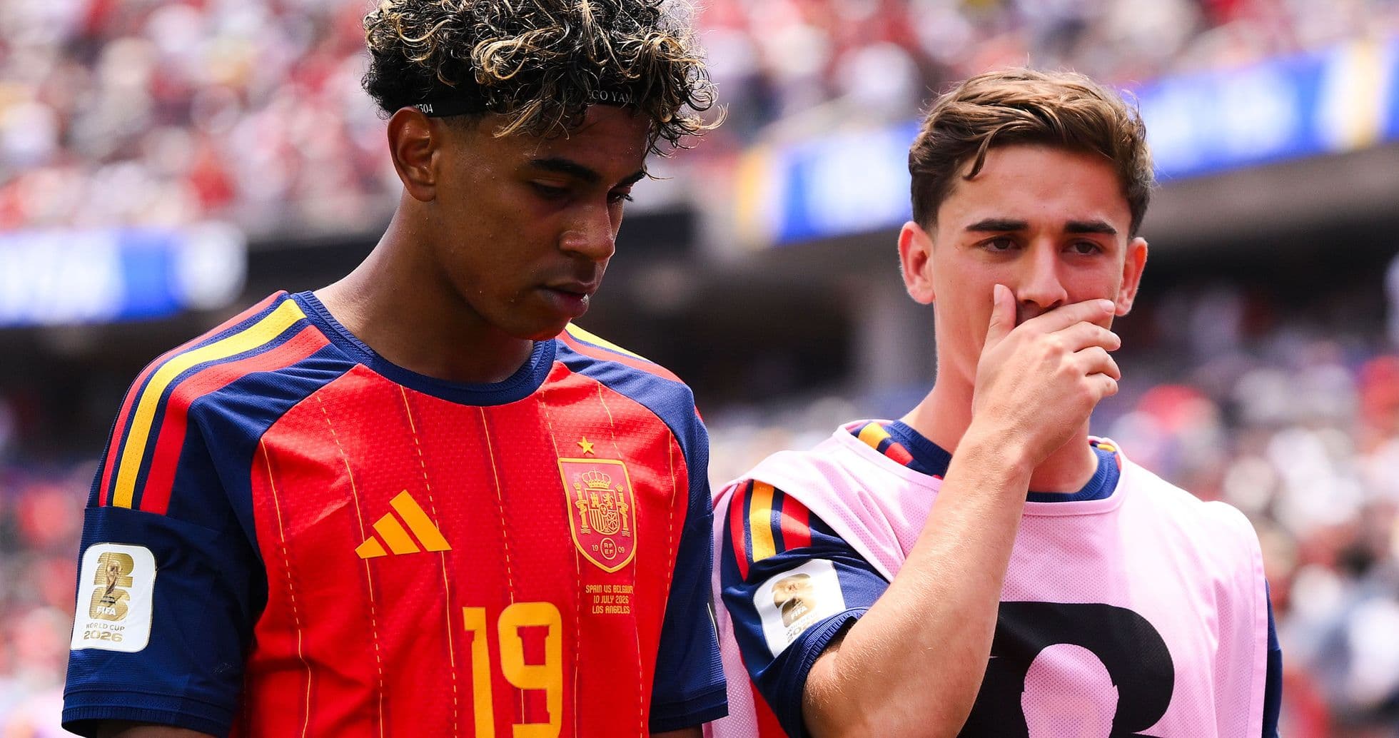 Jugadores de España en el banquillo durante el partido