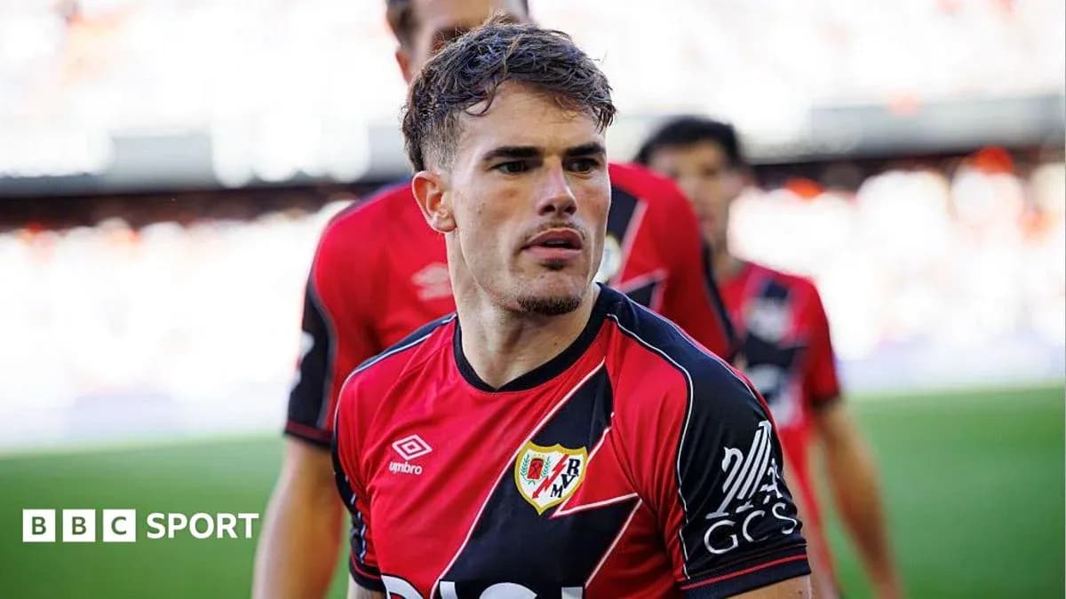 Jugador de Rayo Vallecano saliendo al campo