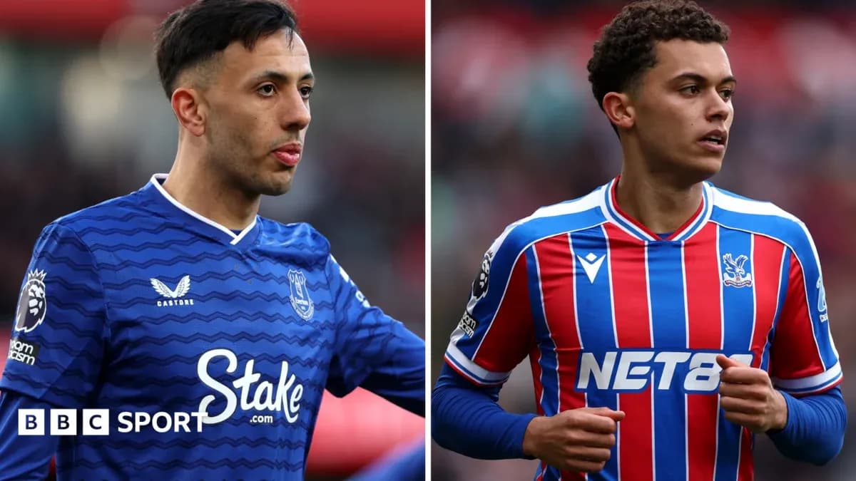 Jugadores de Everton y Crystal Palace en acción