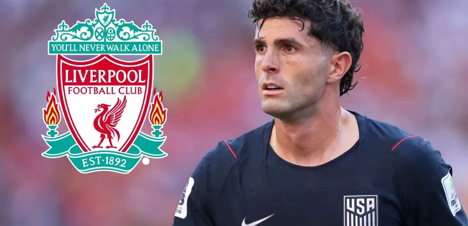 Jugador de la selección de EE. UU. con logo de Liverpool