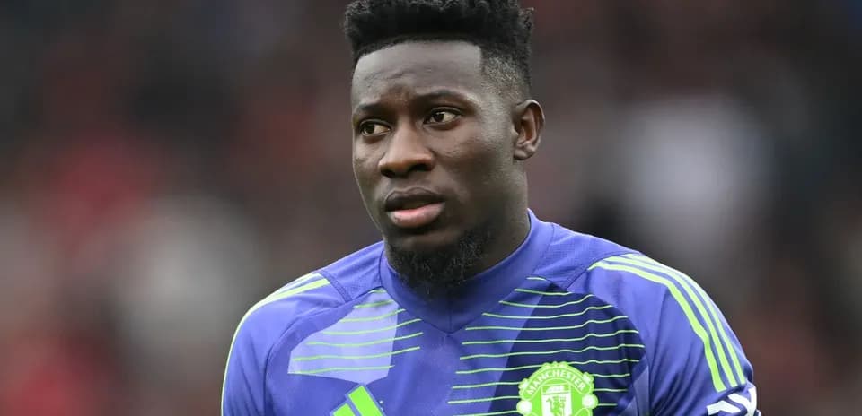 Portero de Manchester United en uniforme durante el partido