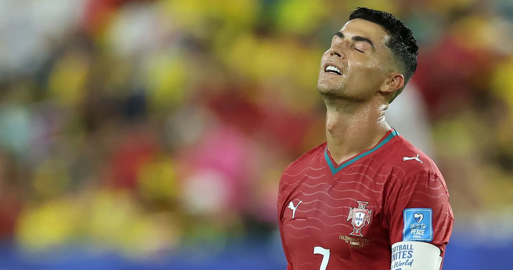 Jugador de Portugal con expresión de frustración durante el partido