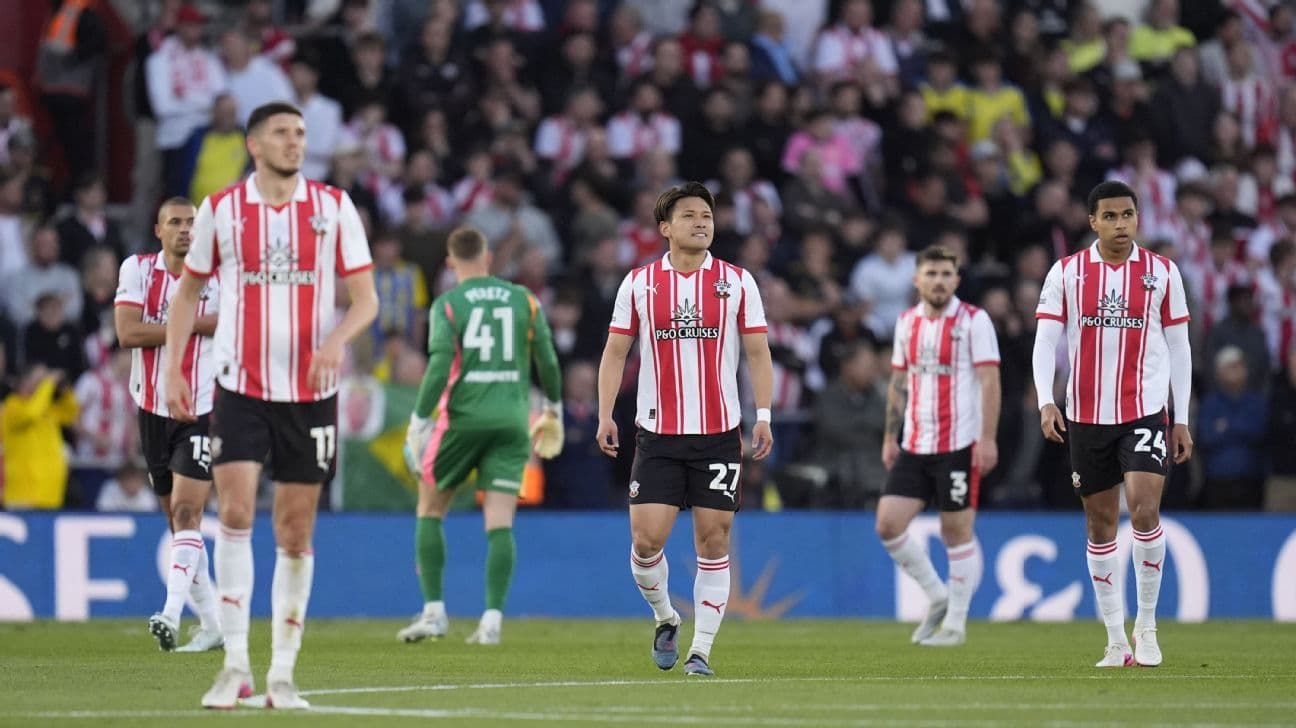 Jugadores de Southampton en el campo tras un gol