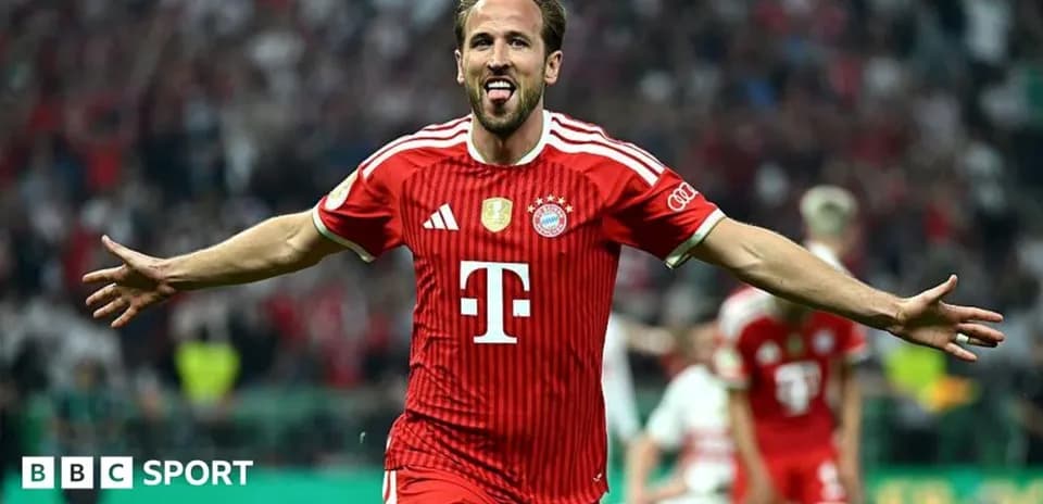Jugador de Bayern Múnich celebrando un gol en el campo