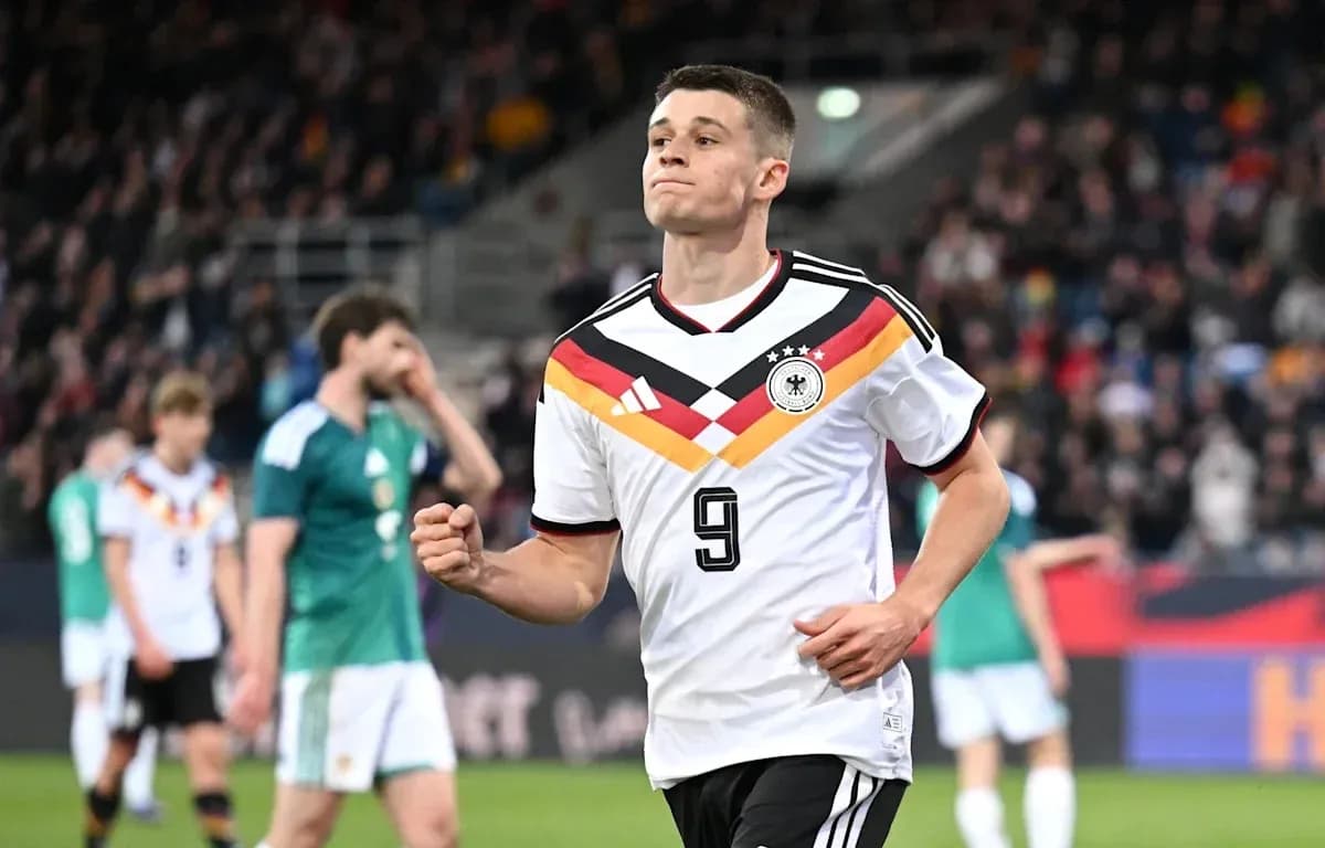 Jugador de Alemania celebrando un gol en el partido