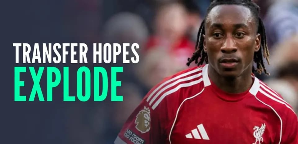 Jugador de Liverpool en acción durante el partido