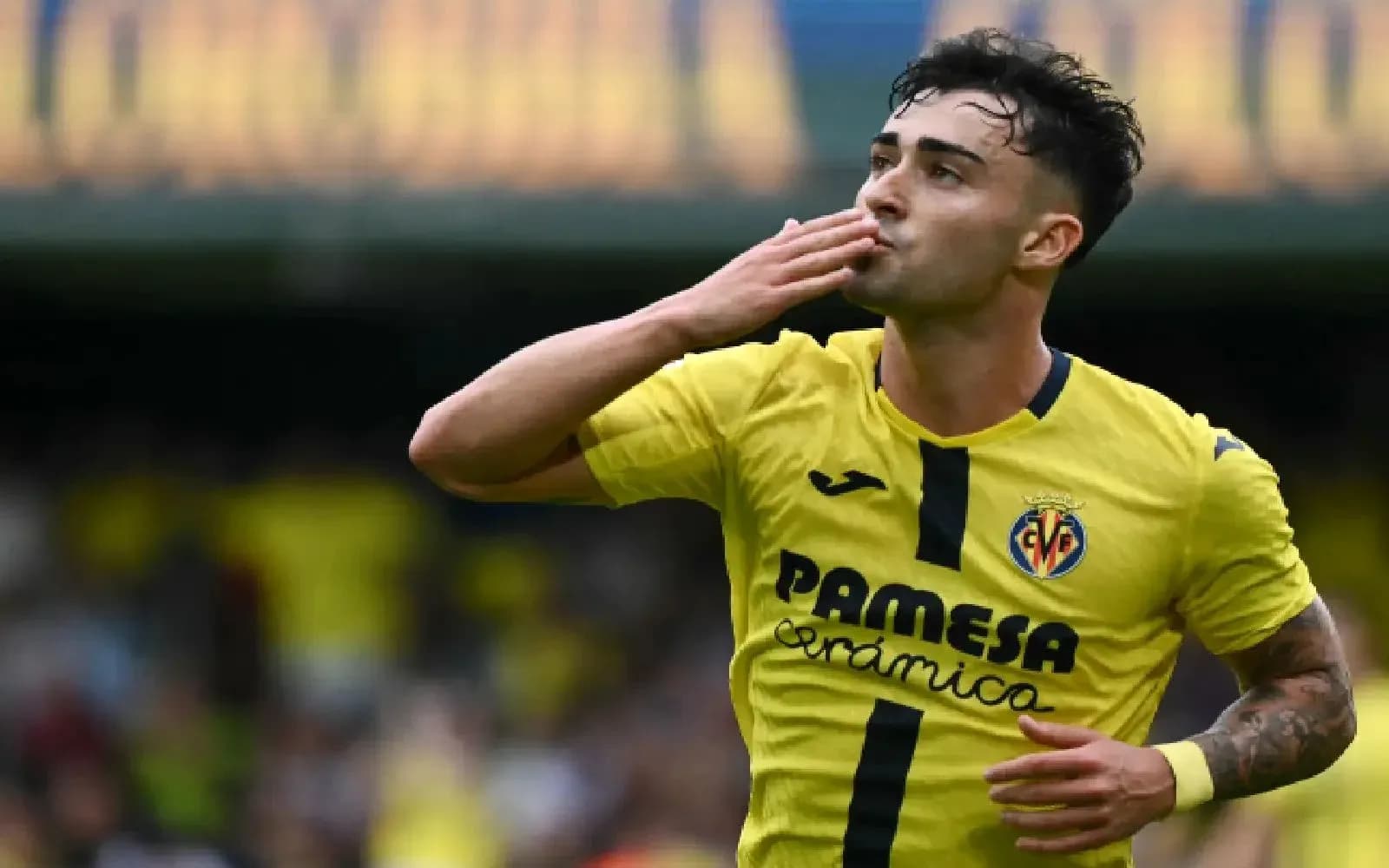 Jugador de Villarreal celebrando un gol