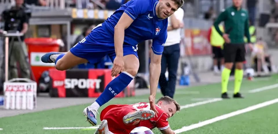 Jugador de Dinamo Zagreb cae sobre rival