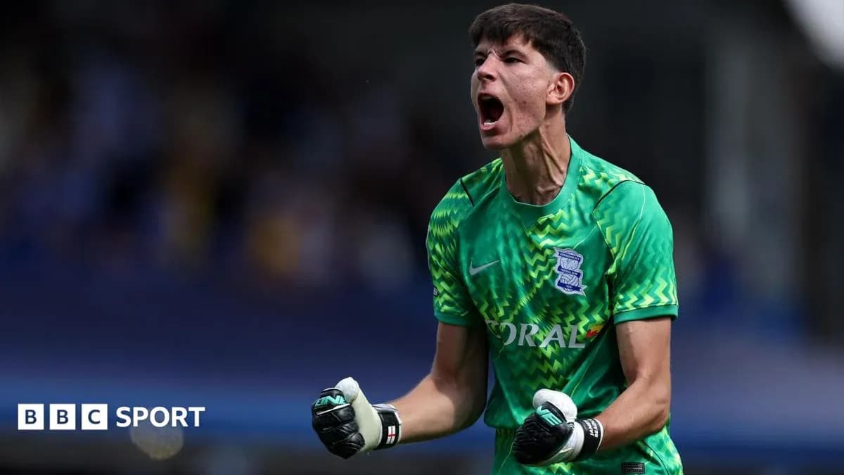 Portero de Birmingham City celebrando una parada