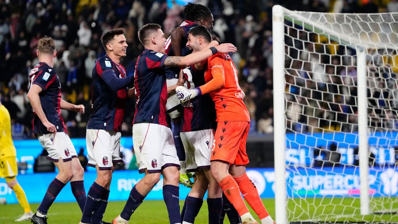 Jugadores de Bologna celebrando un gol