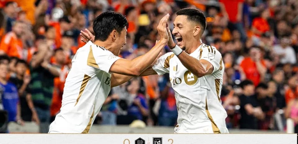 Jugadores de Los Angeles FC II celebrando gol