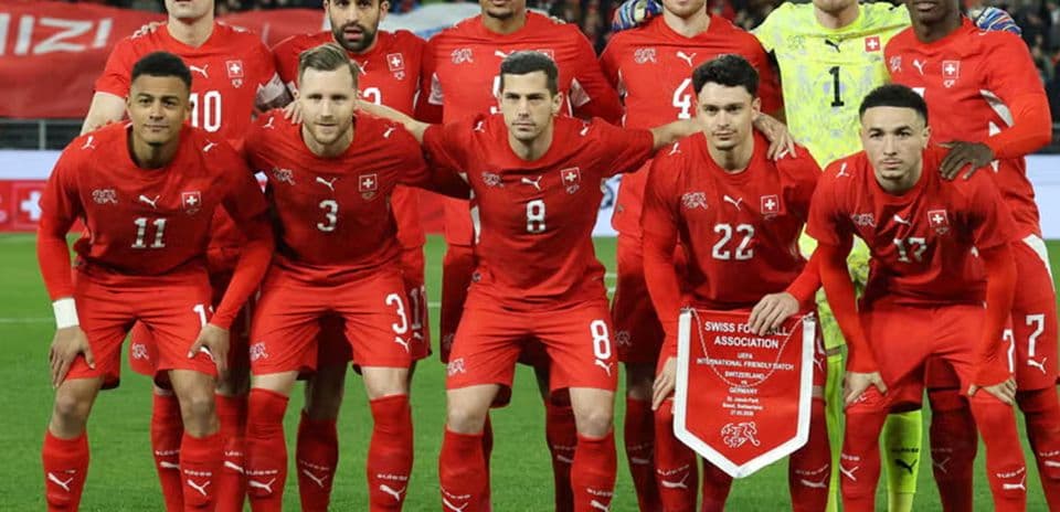 Equipo de Suiza posando antes del partido