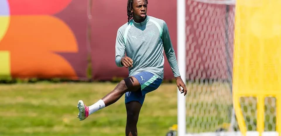 Jugador realizando ejercicio durante sesión de entrenamiento