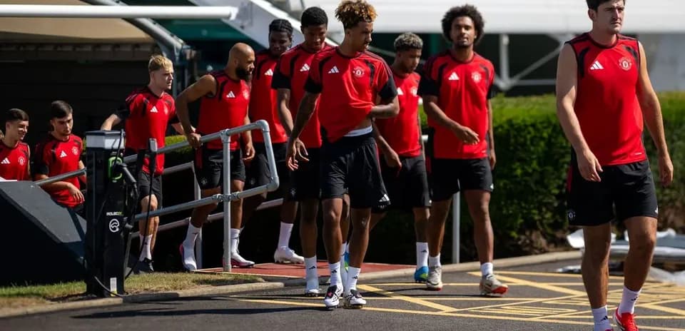 Jugadores de Manchester United llegando a entrenamiento