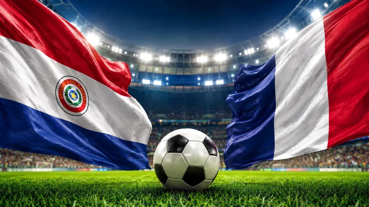 Banderas de Paraguay y Francia con balón