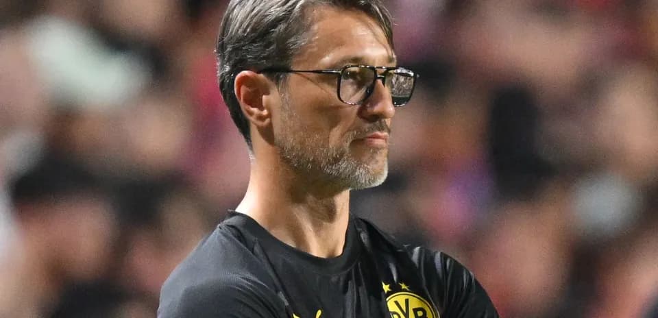 Entrenador de Borussia Dortmund en el banquillo
