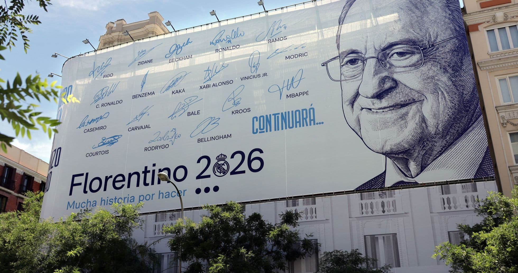 Gran cartel de Florentino Pérez con firmas de jugadores