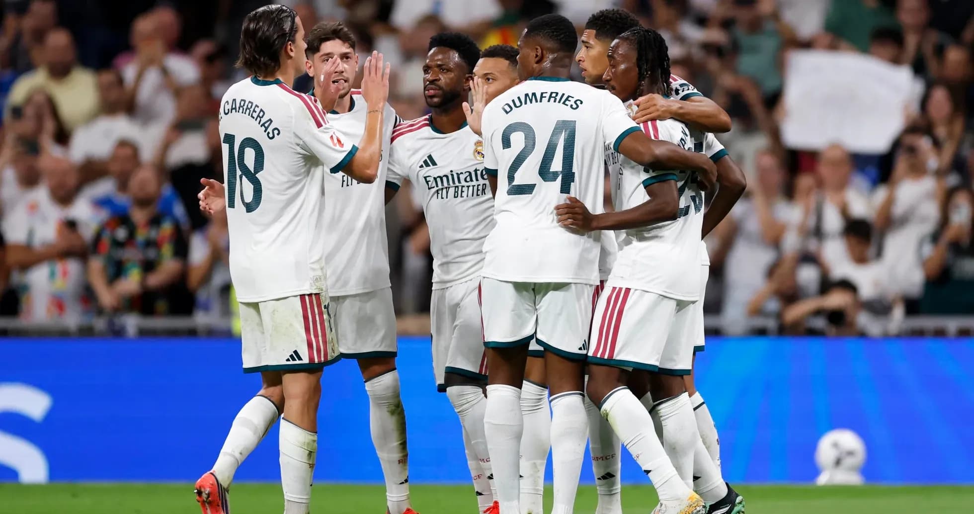 Jugadores de Real Madrid celebrando un gol