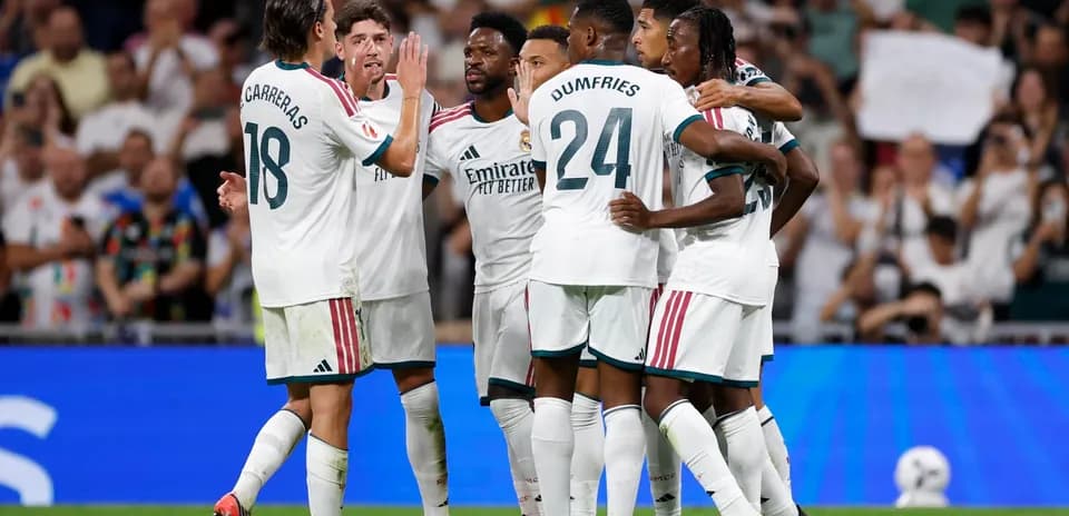 Jugadores de Real Madrid celebrando un gol