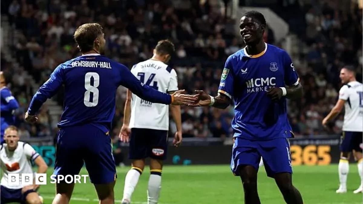 Jugadores de Everton celebrando durante el partido