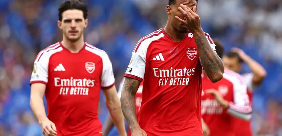 Jugadores del Arsenal tras un gol en contra