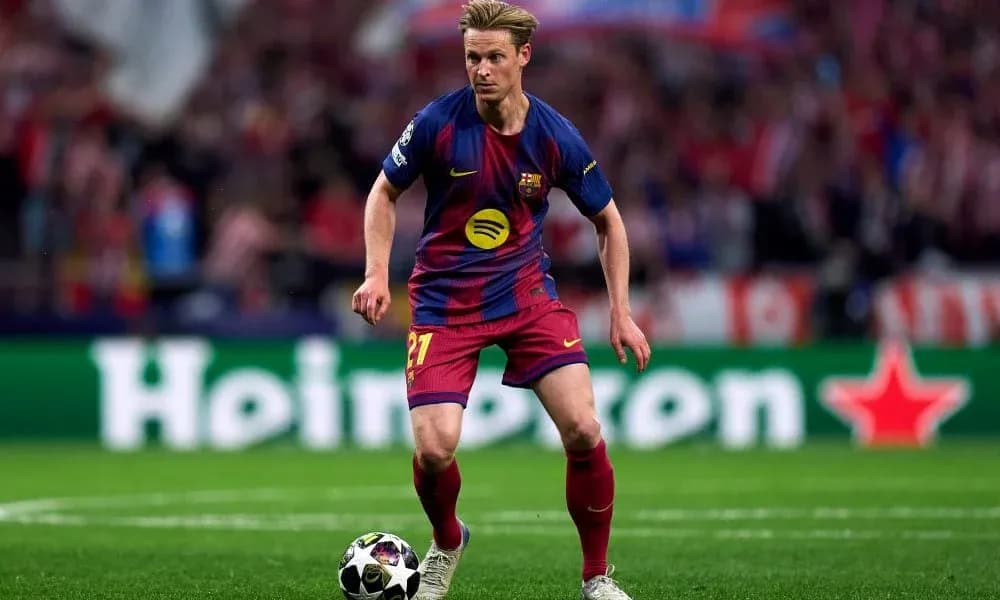 Jugador de Barcelona controlando el balón en el campo