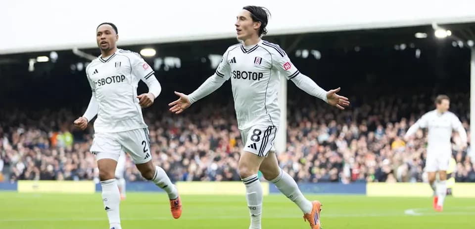 Jugadores de Fulham celebrando un gol en el partido