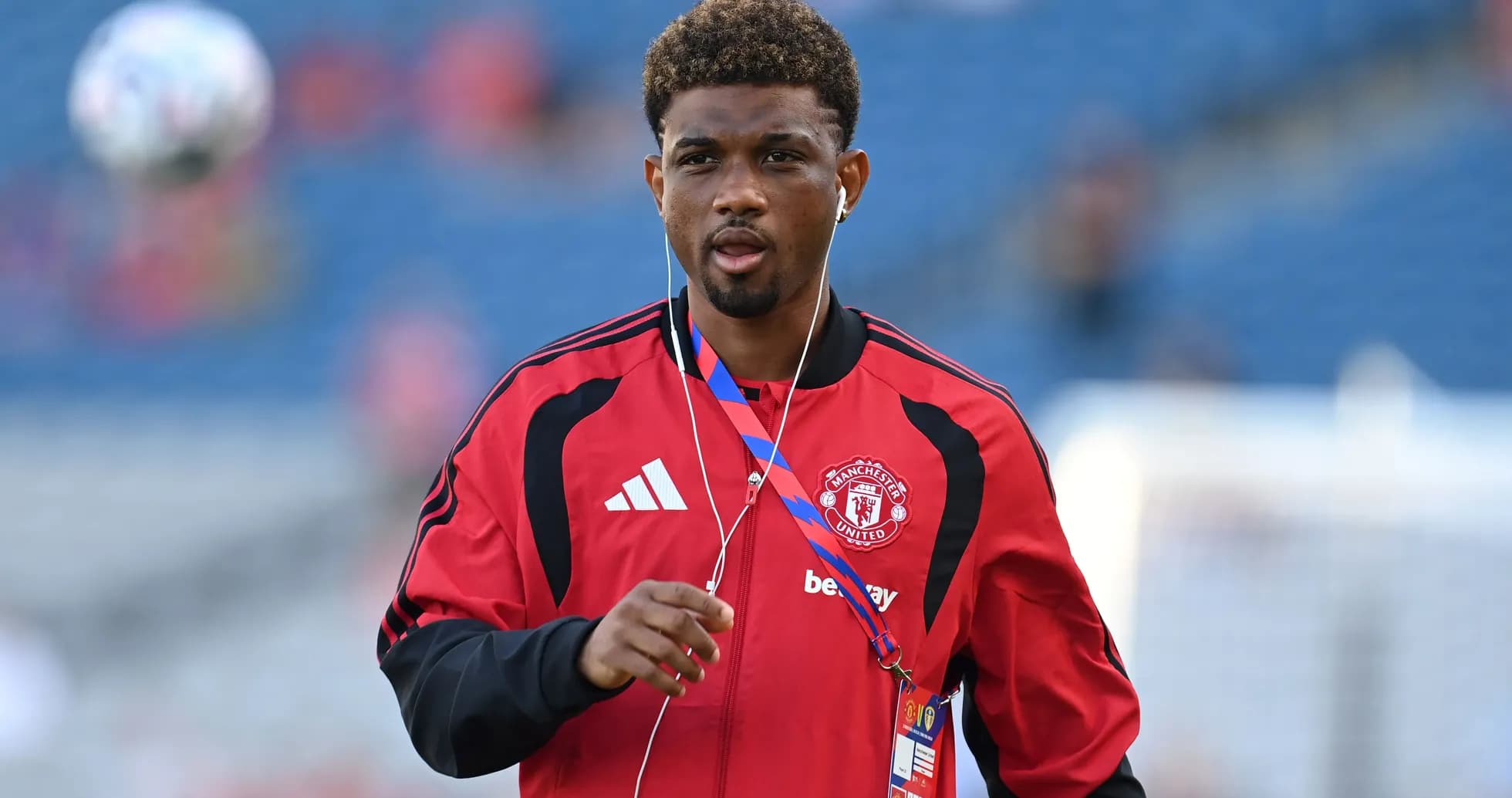 Jugador de Manchester United en calentamiento previo