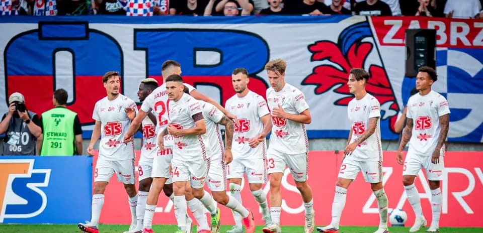 Jugadores de Górnik Zabrze celebrando un gol