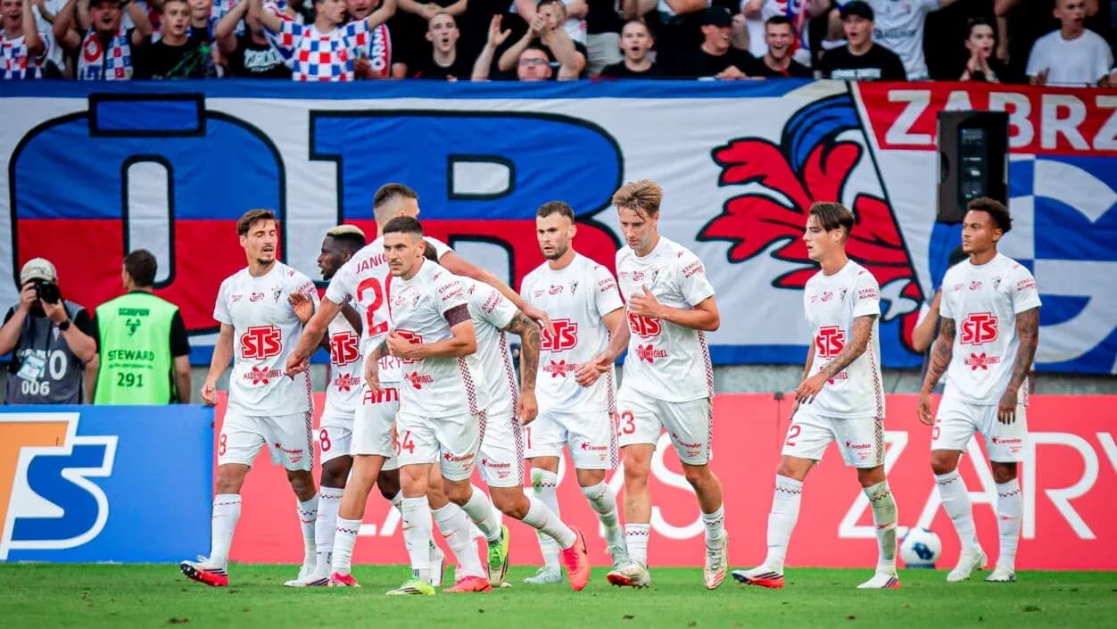 Jugadores de Górnik Zabrze celebrando un gol