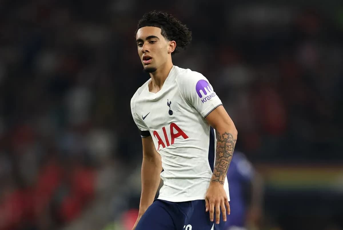 Jugador de Tottenham en acción durante un partido
