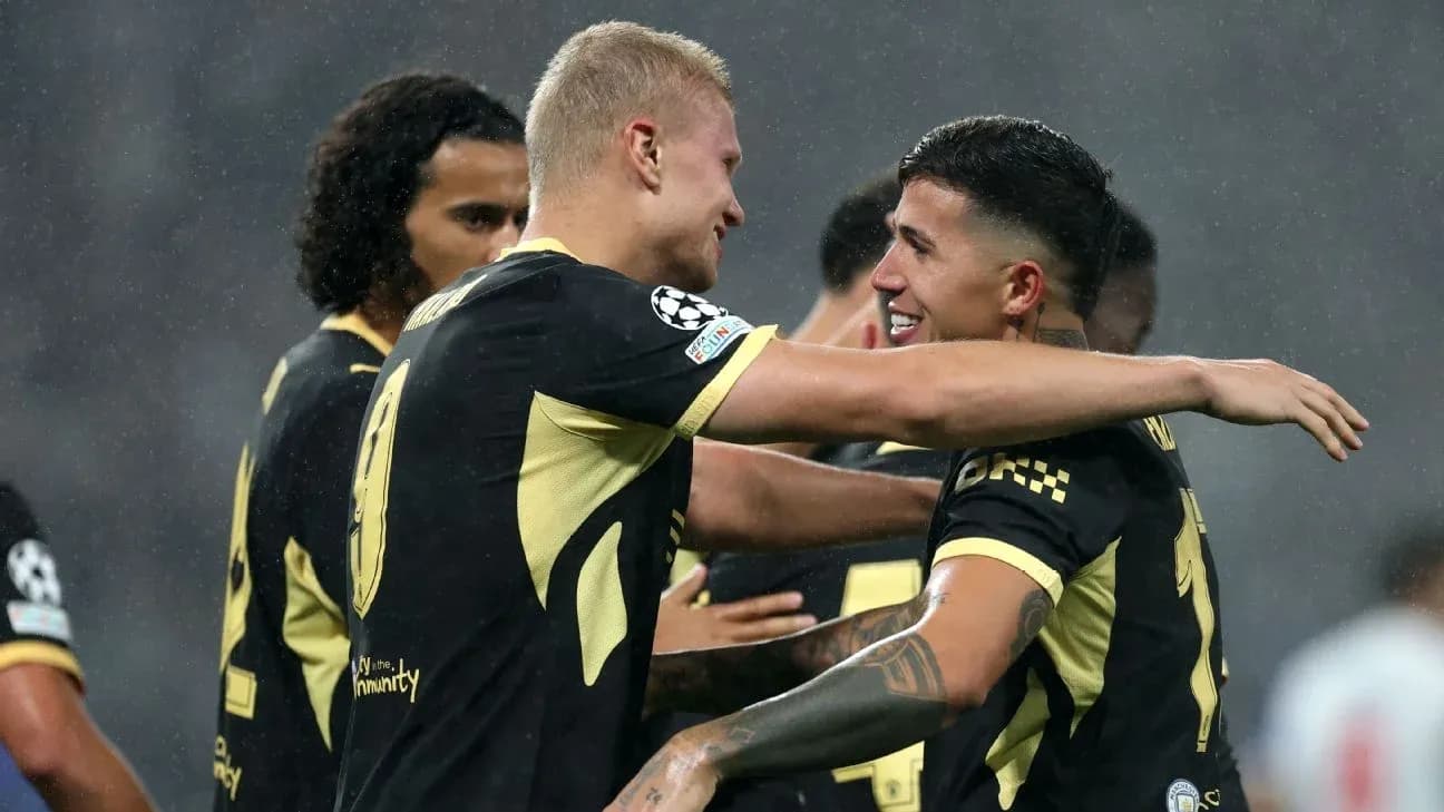 Jugadores celebrando un gol en un partido