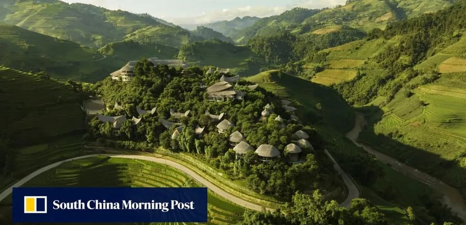 Vista aérea de paisajes montañosos y arrozales
