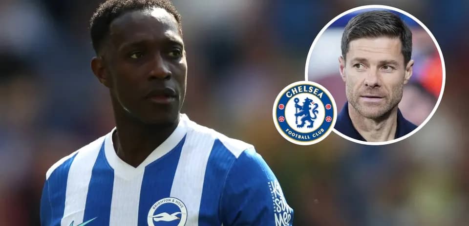 Jugador de Brighton con logotipo de Chelsea y entrenador