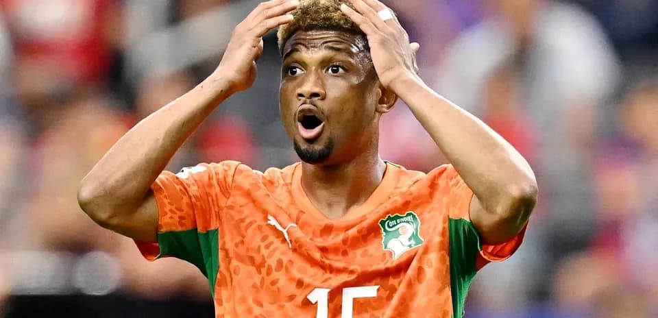 Jugador de Costa de Marfil en acción durante el partido
