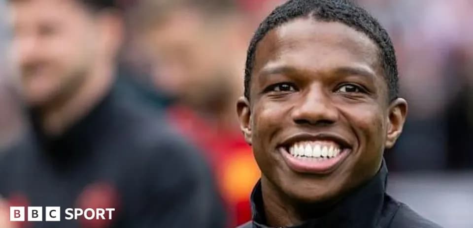 Jugador sonriendo antes del inicio del partido