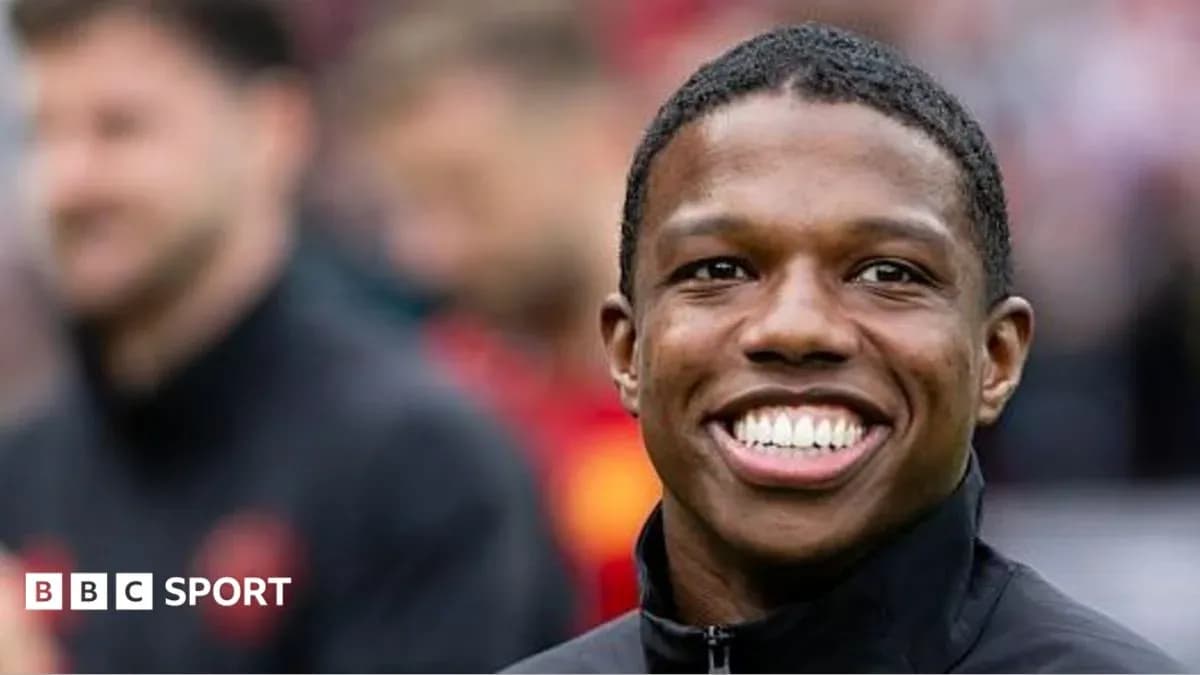 Jugador sonriendo antes del inicio del partido