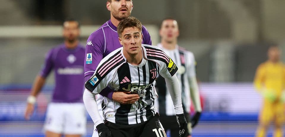 Jugador de Juventus en acción contra Fiorentina