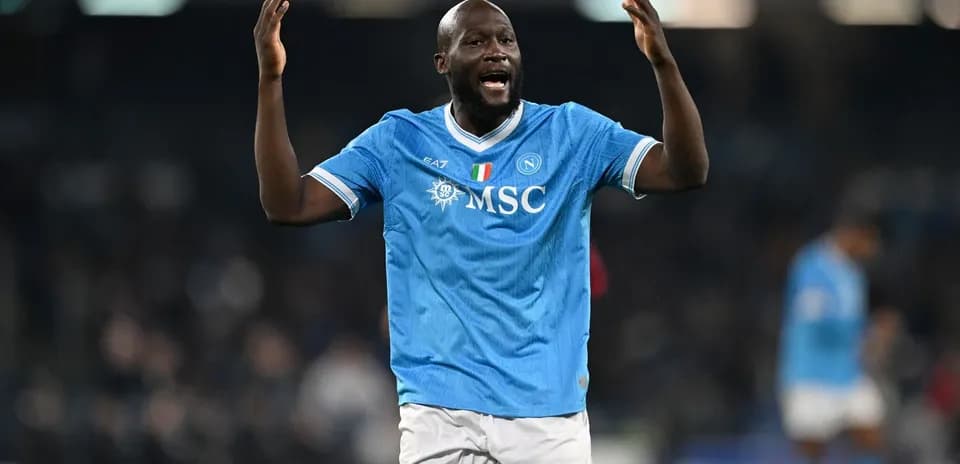 Jugador de Napoli celebrando en el campo de juego