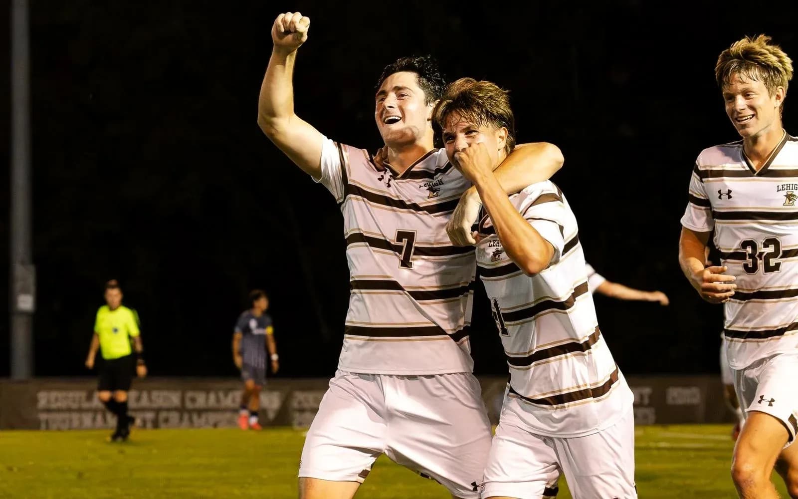 Jugadores de Lehigh celebrando un gol en el partido