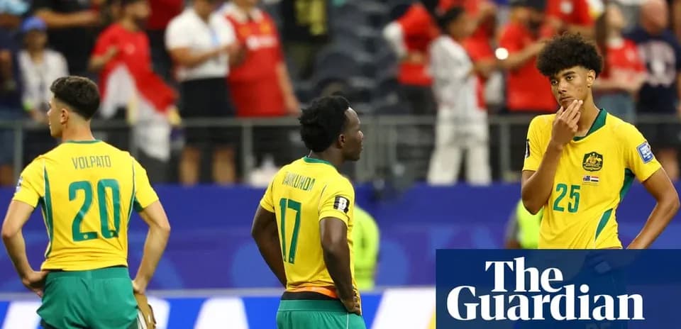 Jugadores australianos en el campo tras el partido