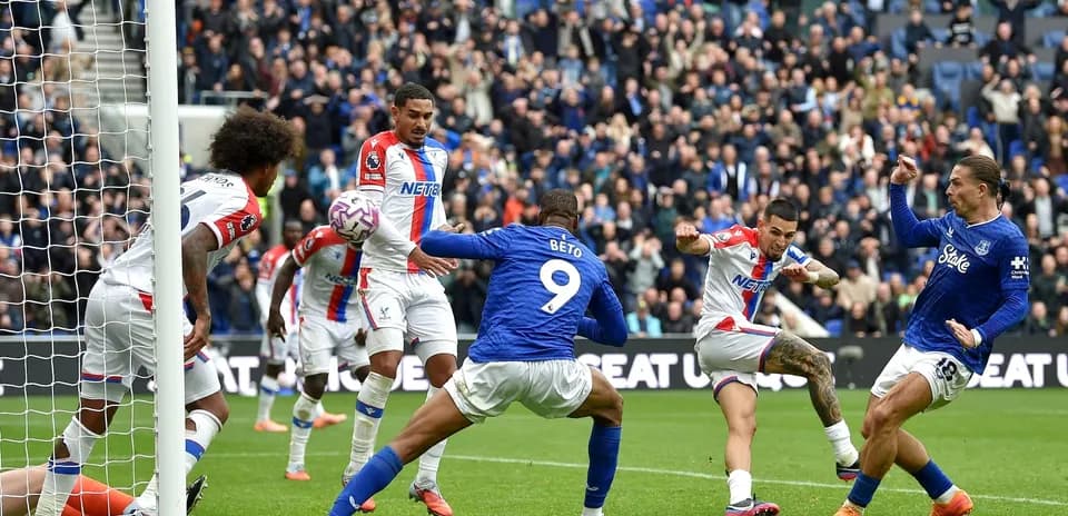 Acción durante el partido Crystal Palace vs Everton