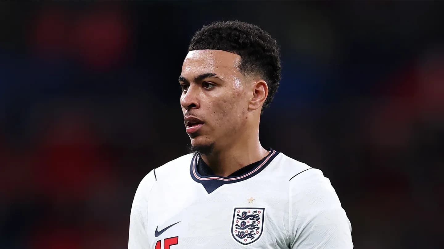 Jugador de Inglaterra en partido de fútbol