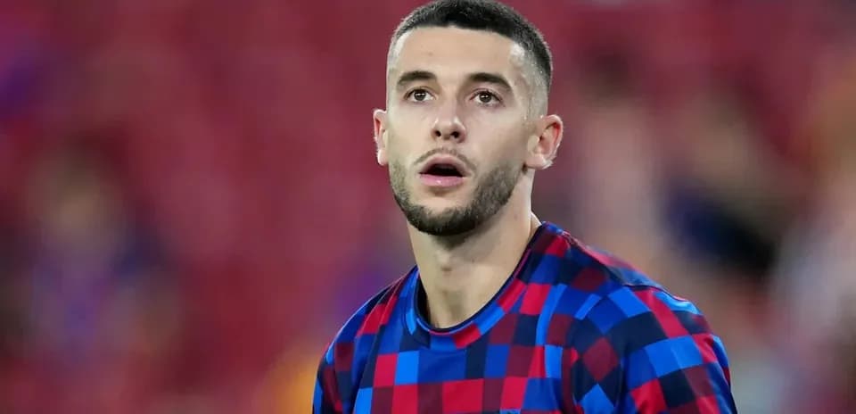 Jugador de Barcelona en uniforme de entrenamiento