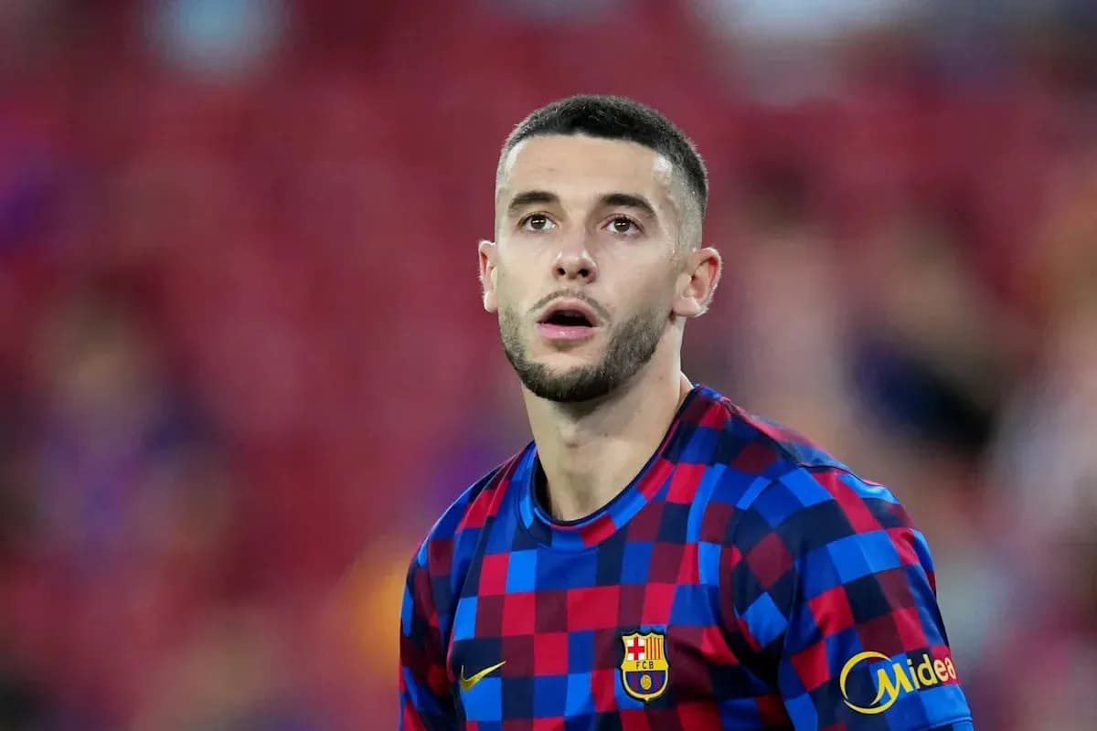 Jugador de Barcelona en uniforme de entrenamiento