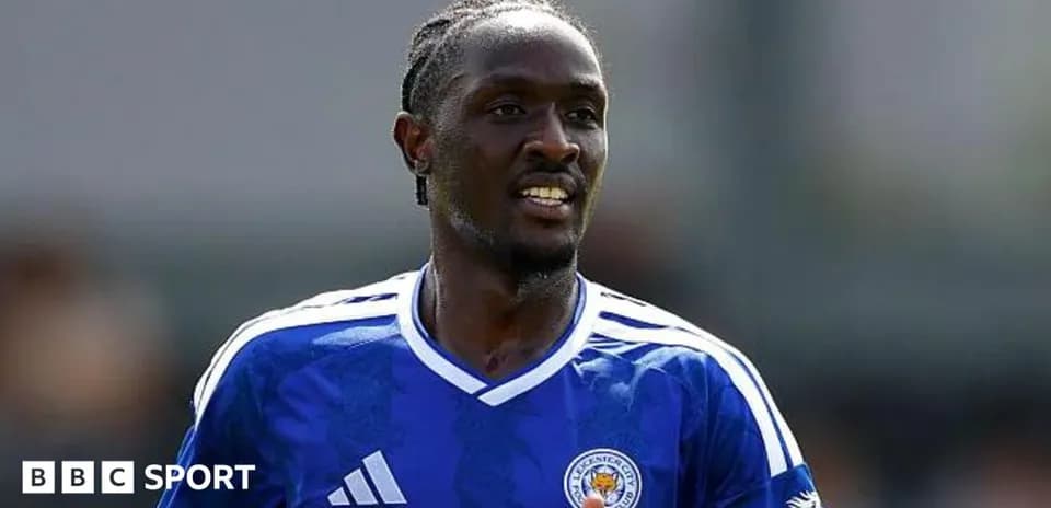 Jugador de Leicester City en el campo durante un partido