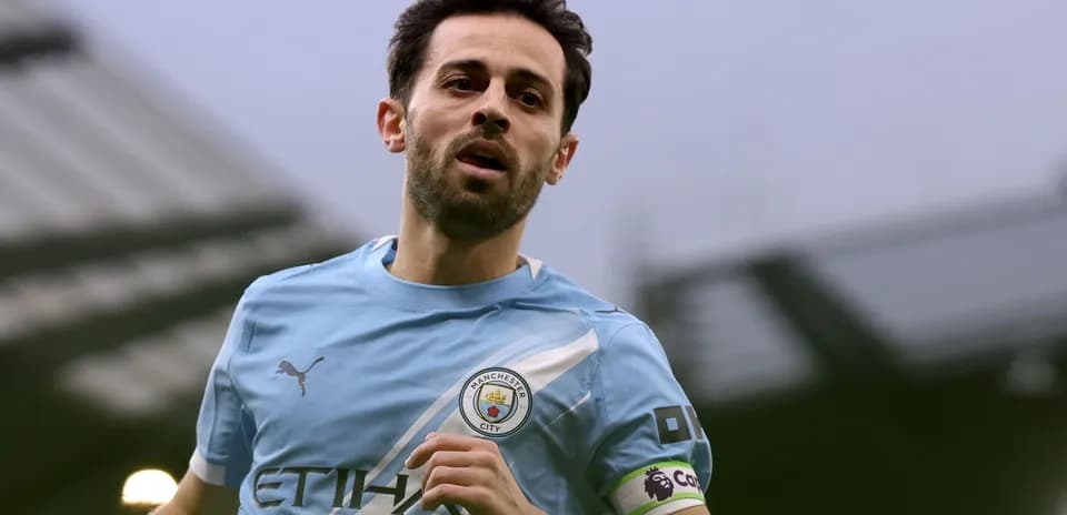 Jugador de Manchester City corriendo en el campo